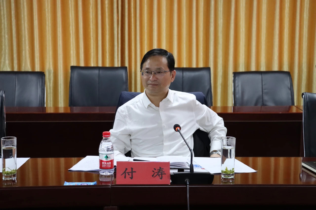 贵阳市政协副主席、清镇市委书记付涛一行到云顶集团铝业考察